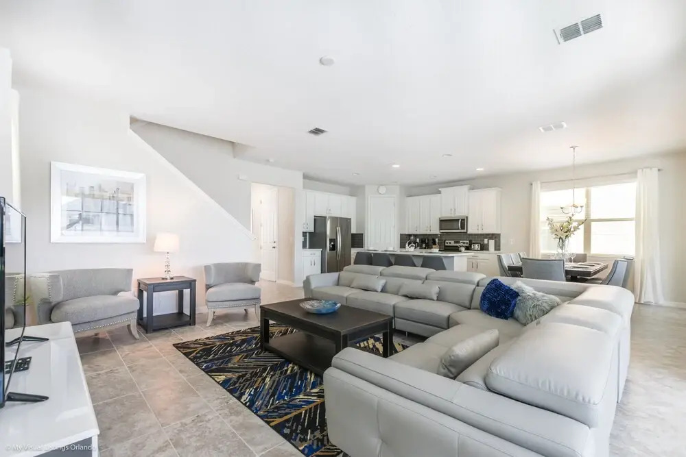 Beautiful 4 Bed With Pool & Spa