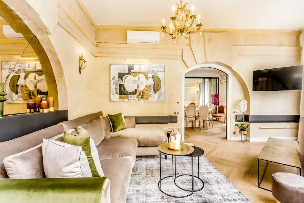 Luxury 6Bdr 5Bth Heritage Building - Louvre View