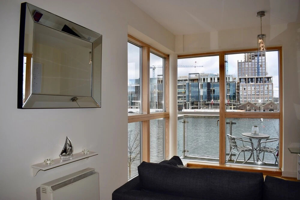 2 Bedroom Flat By The Canal