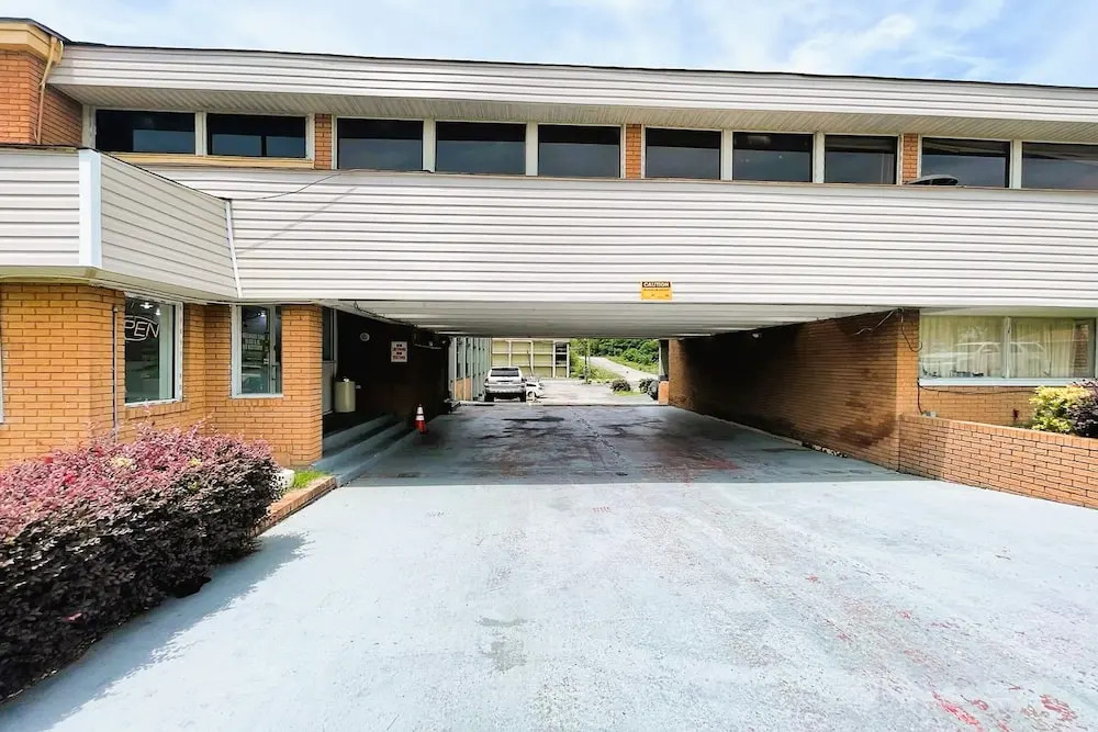 Palmetto Inn & Suites
