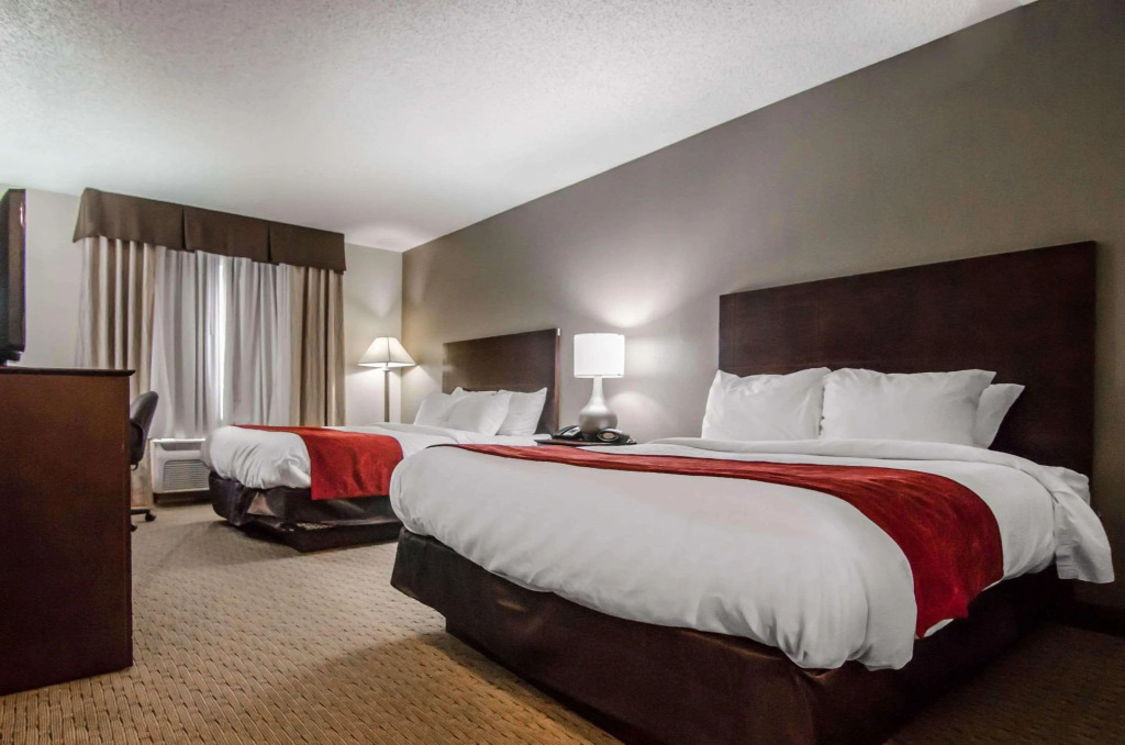 Quality Suites St. Joseph