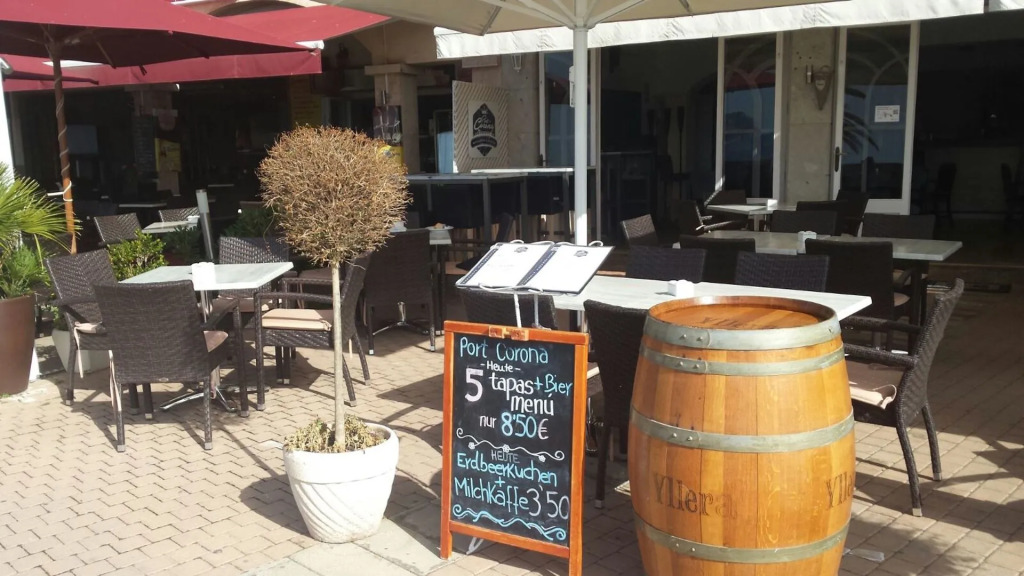 Hostal Port Corona