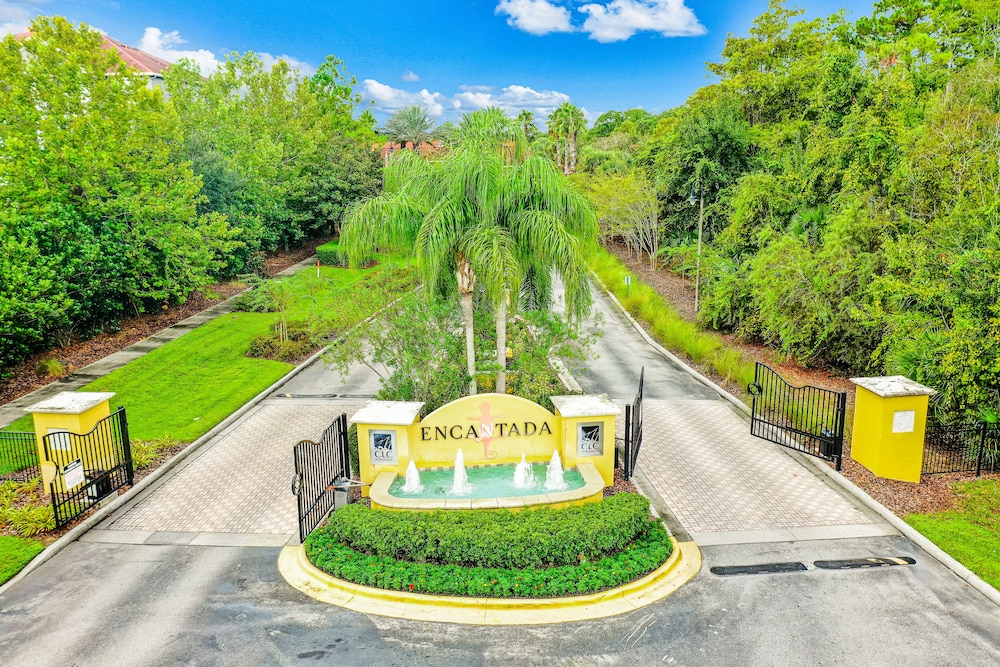 Two-story, Dog-friendly gem Near Theme Parks With Pool, Central AC & On-site gym