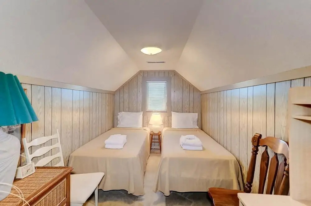 1737 East Ashley