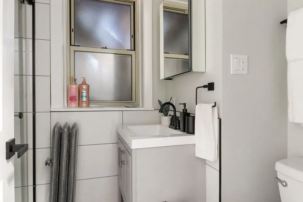 Cozy 2BR - Montrose 1A
