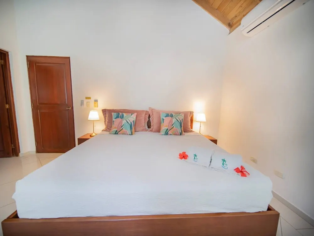 Casati Pearl House, Big House With Private Pool