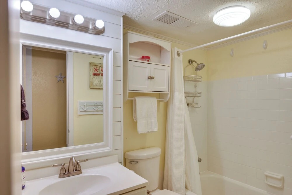 Daytona Beach Studio w/ Private Lanai 1 Mi to Pier