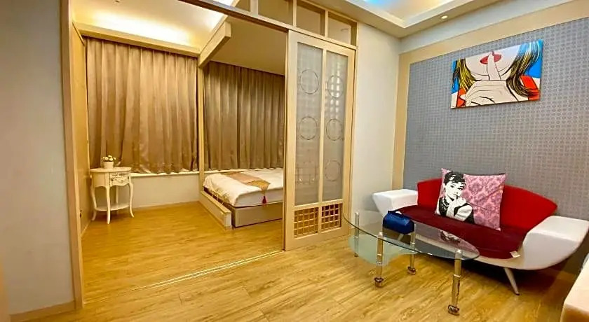 Happy Warmth Hotel