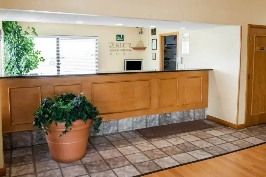 Quality Inn & Suites Indianapolis Northwest
