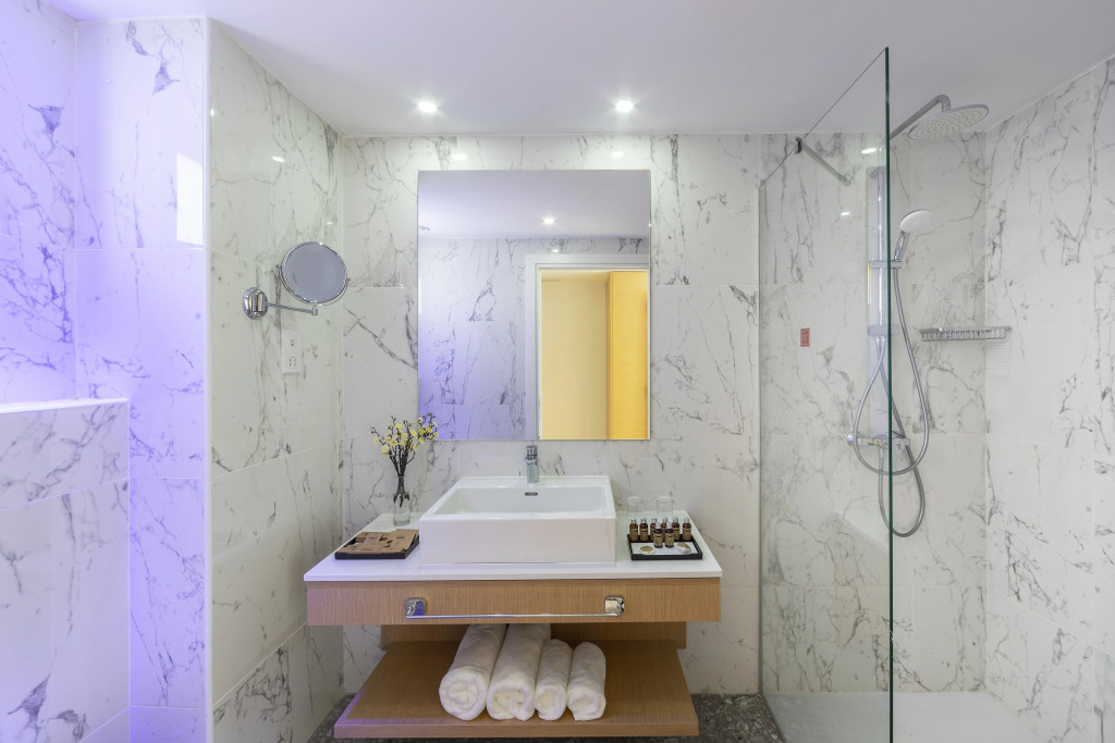Leonardo Crystal Cove Hotel & Spa - Adults only