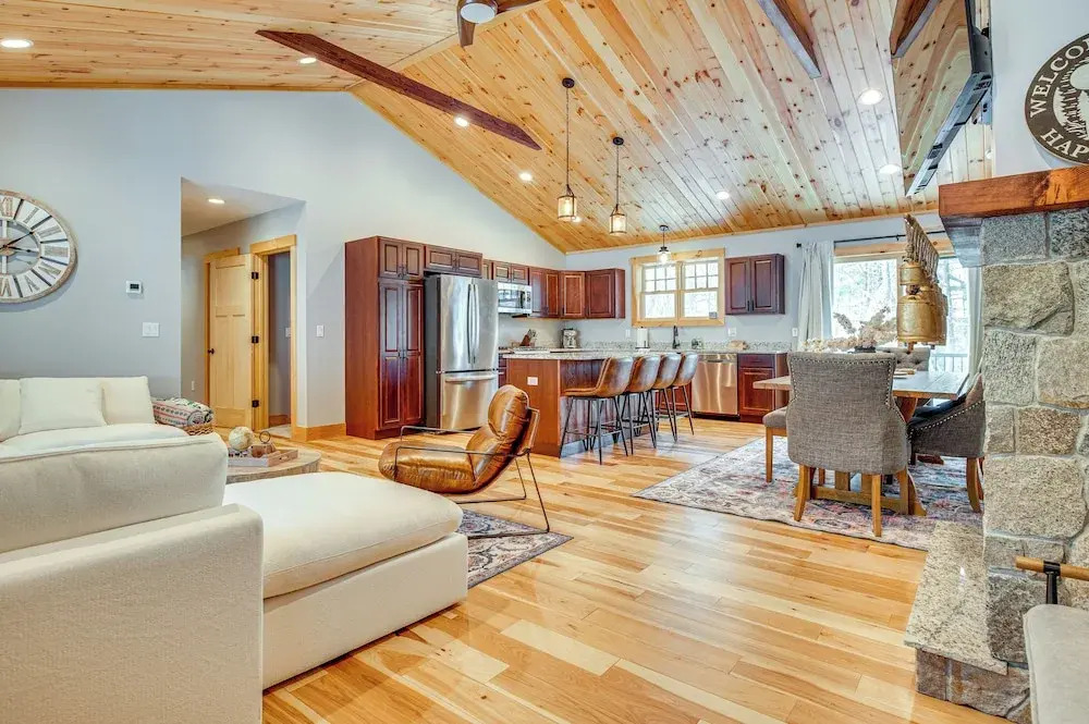 6 Mi to Lake Winnipesaukee: New Hampshire Home