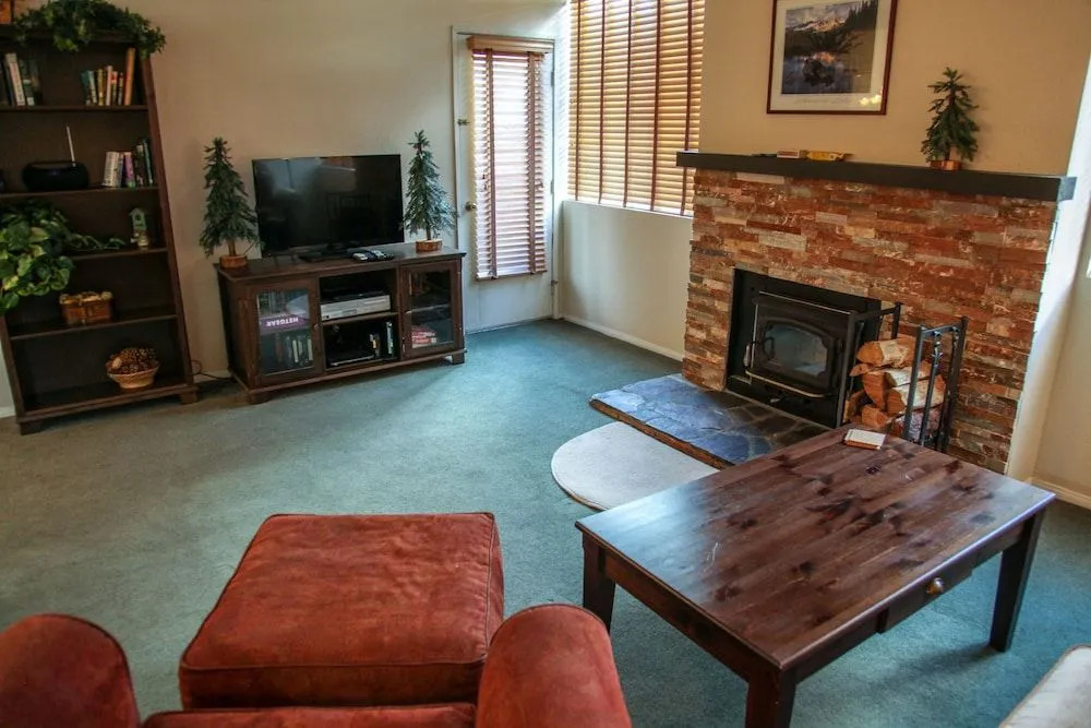 San Sierra 10 Updated Condo, with Complex Jacuzzi, Short Walk to The Village by RedAwning
