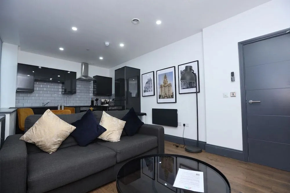 New Oxford House Apartments By Happy Days