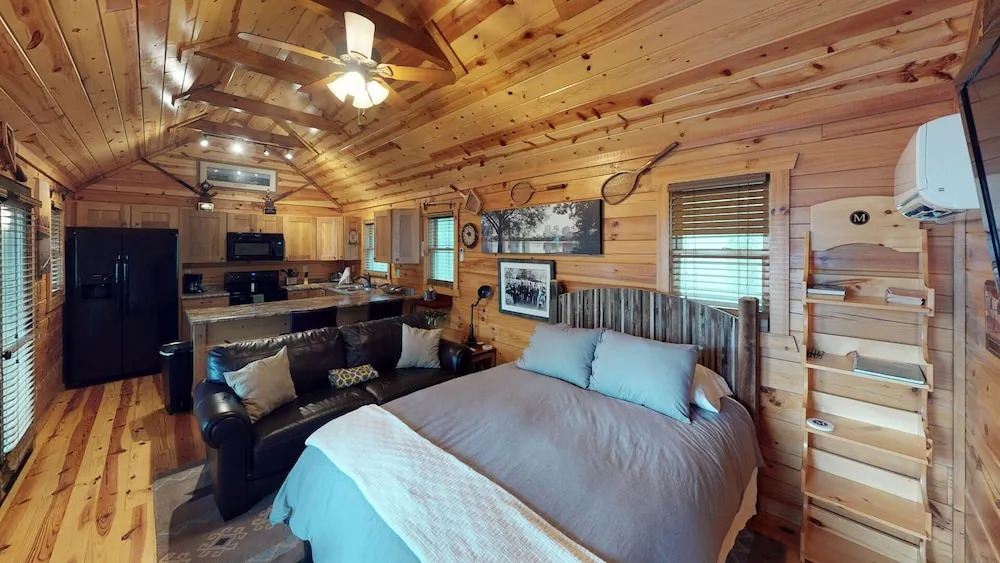 Courtside Cabin - Studio Cabin