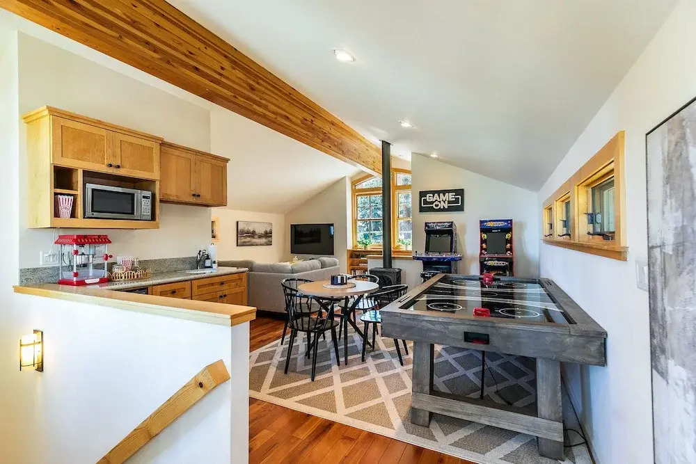 Luxe Tahoe City Cabin w/ Lake Views & Beach Access