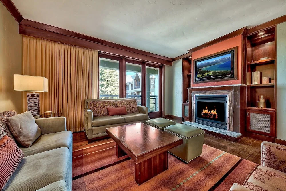 Luxury With Ritz Amenities At Constellation 3 Bedroom Condo by Redawning