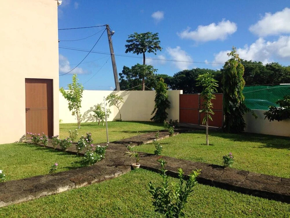 Studio in Triolet, With Enclosed Garden and Wifi - 3 km From the Beach