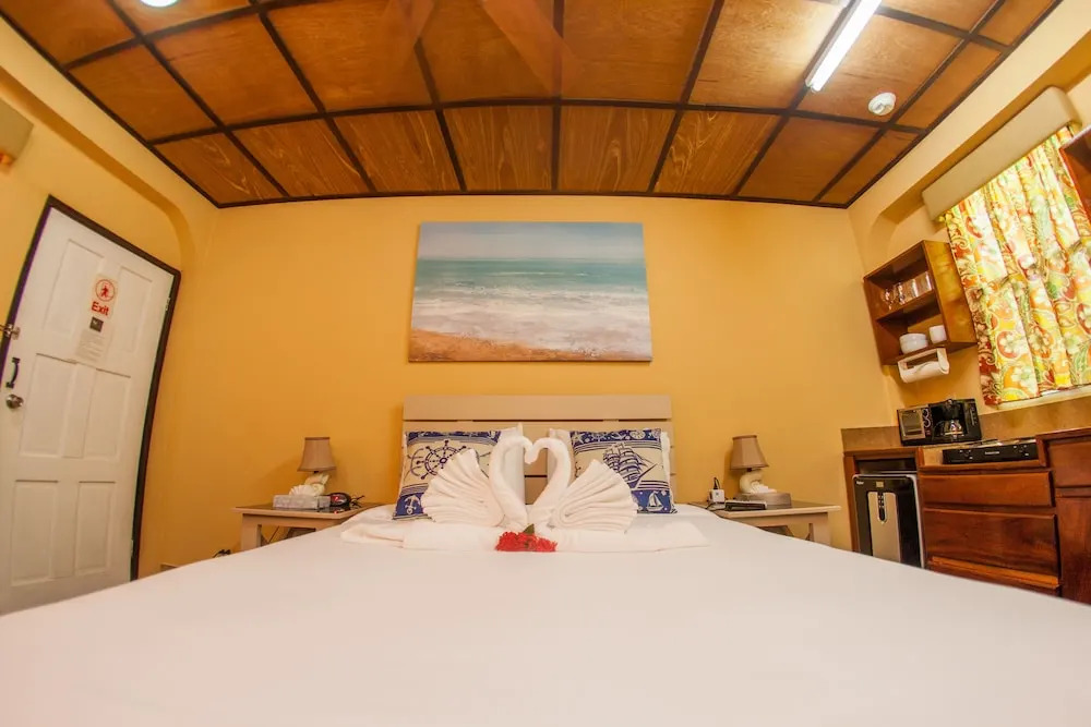 Hummingbird Suites Efficiency Studio