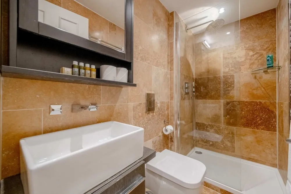 Gorgeous 2BD Flat With Patio - South Kensington!