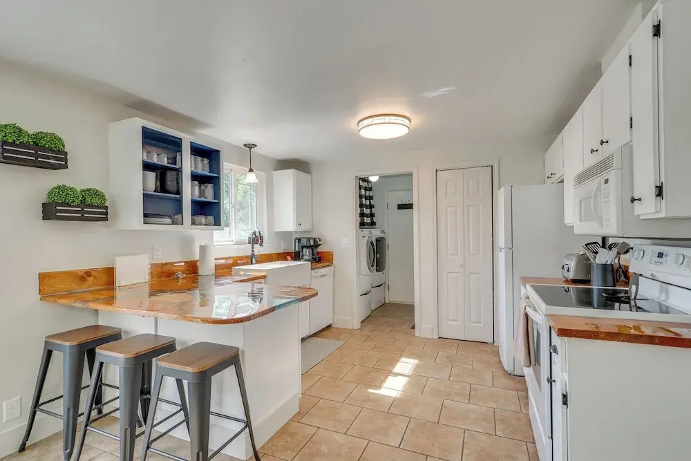 1 Mi to Main Street Vernal: Updated Home w/ Yard!