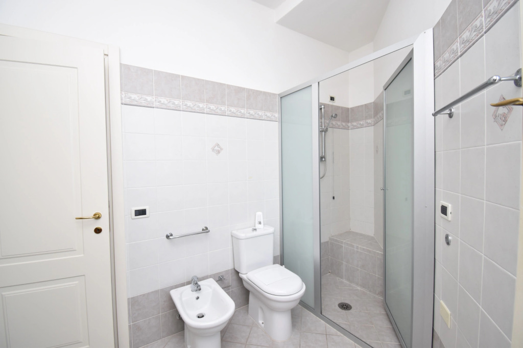 Angela -Terrace & beautiful View lake - Happy Rentals