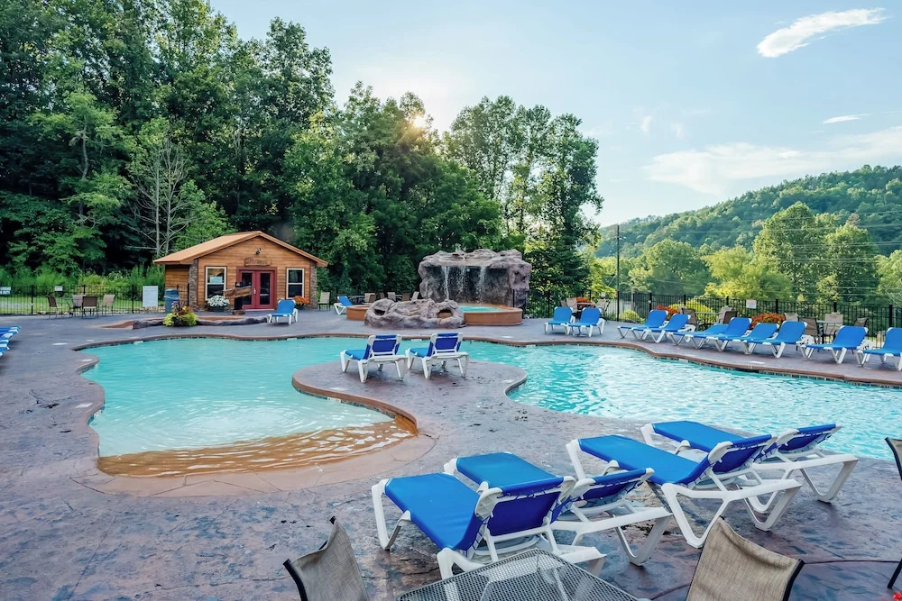 Gatlinburg Mountain Cabin: 4 Mi to National Park
