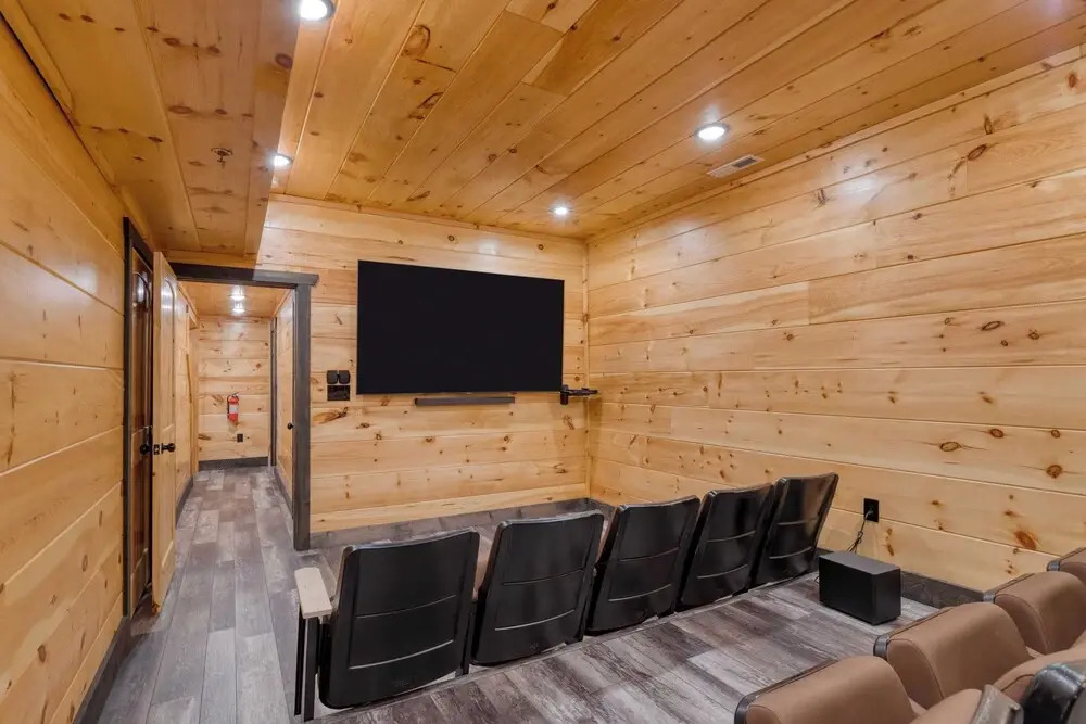 All Fun & Games by Avantstay Indoor Pool, Game Room, Theater, Mountain Views Near Pigeon Forge & Dollywood