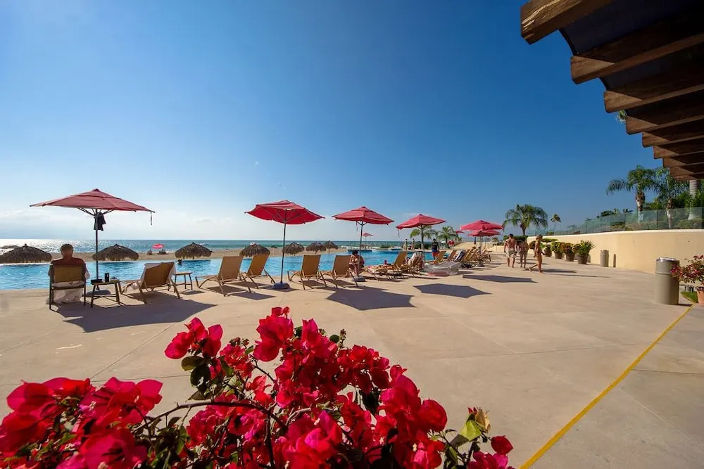 Beachfront Condo in Hotel Zone