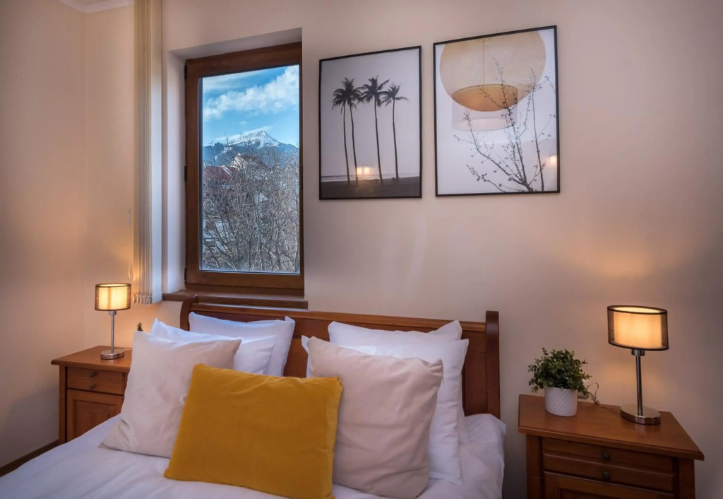 Charming Ski Apartments Near Gondola & Bar Street, Cedar Lodge 1 Complex