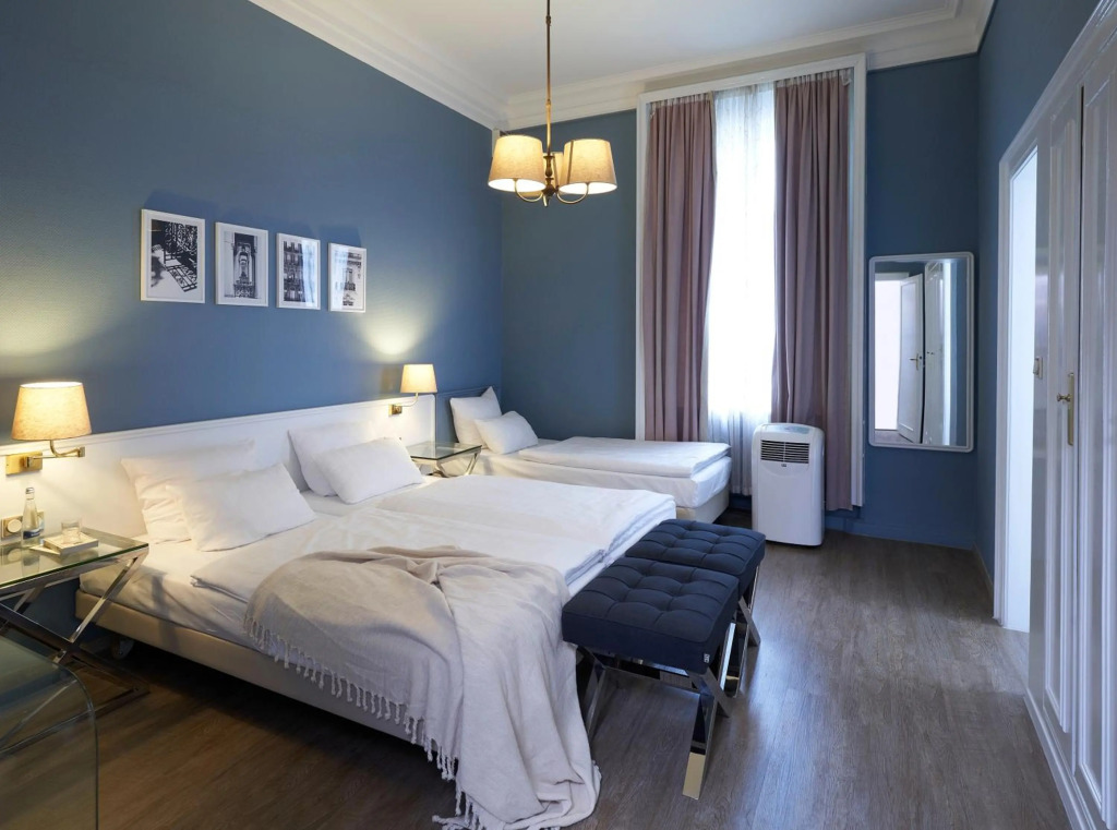 Hotel Monopol - Central Station