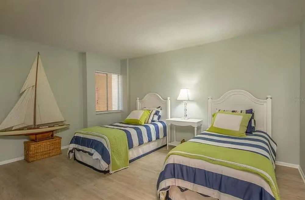 Siesta Beach Retreat Poolside 2BR Condo