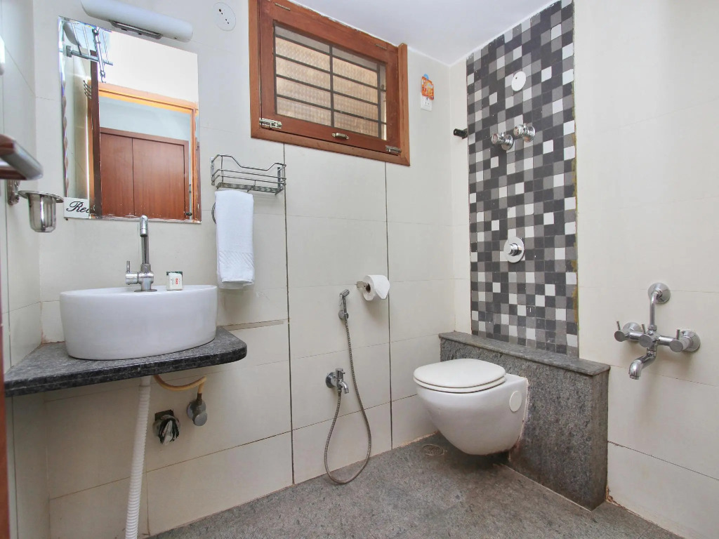 Capital O 11590 Red Carpet Residence