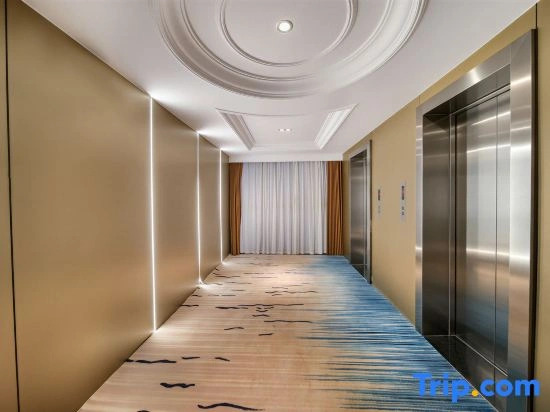 Lanqiao Hotel (Zhengzhou University South Campus Greentown Plaza Subway Station)