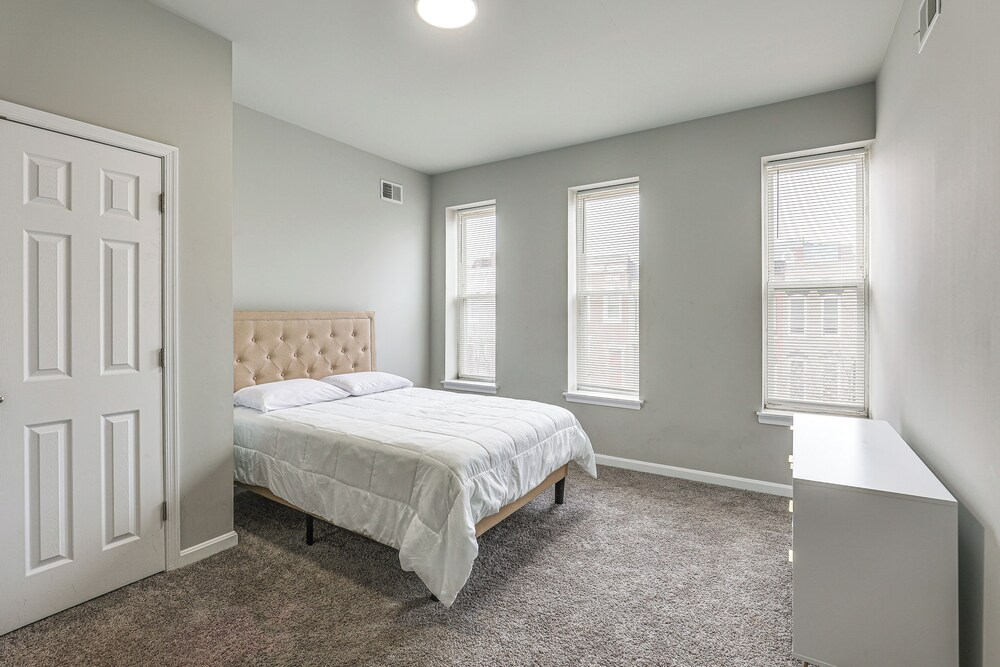 Pet-friendly 3BR Rowhouse: Walk to Patterson Park!