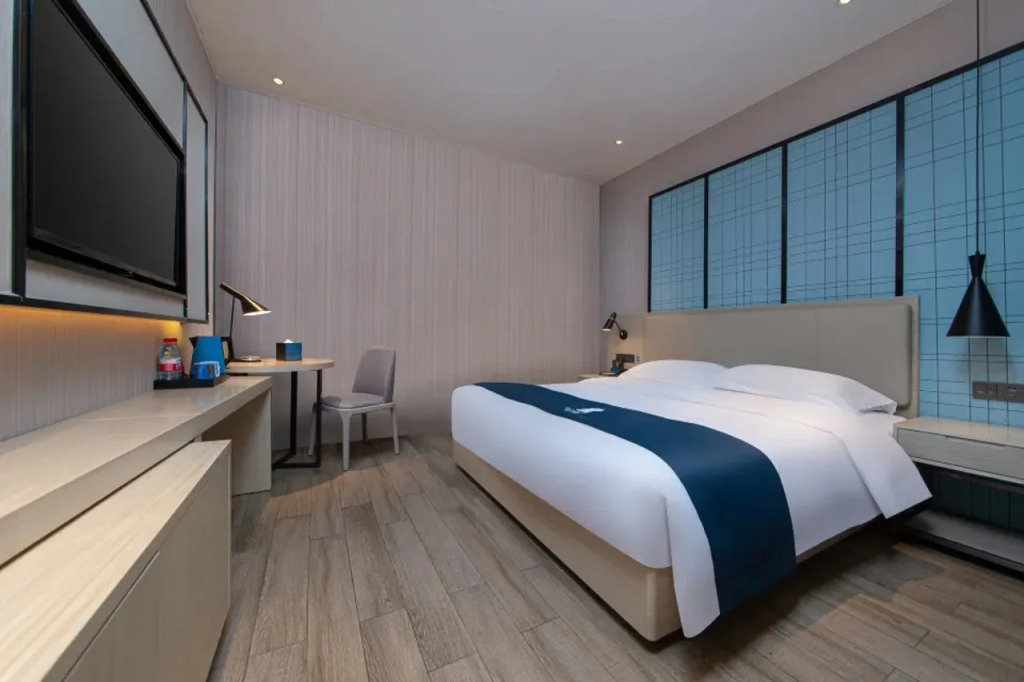 Echarm Hotel (Nanchang Bayi Square Subway Station Wushang MALL)