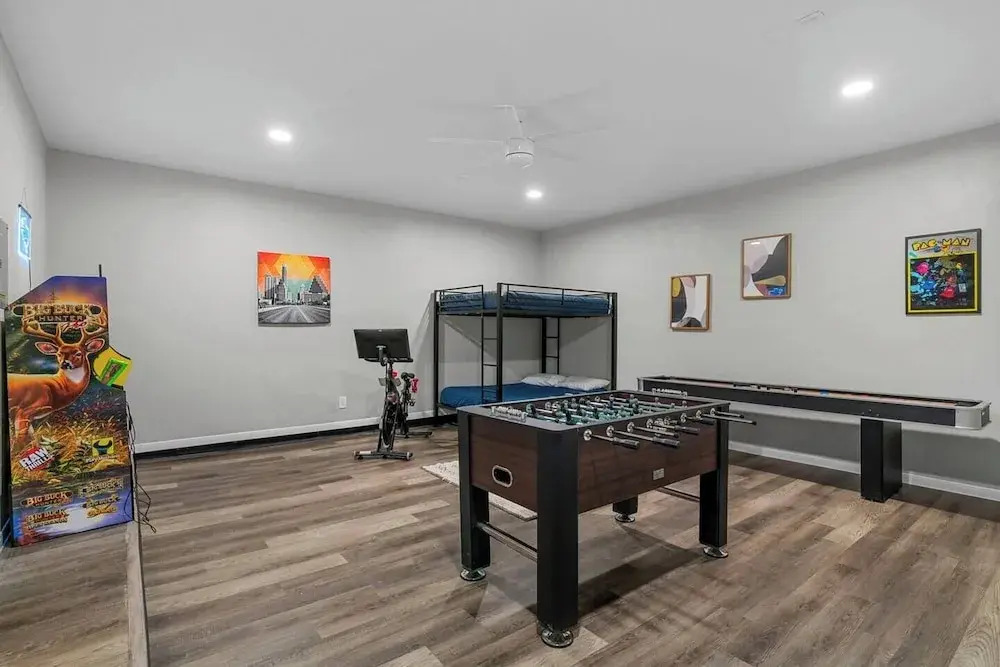 Sun Filled Home Pool & HotTub Gameroom