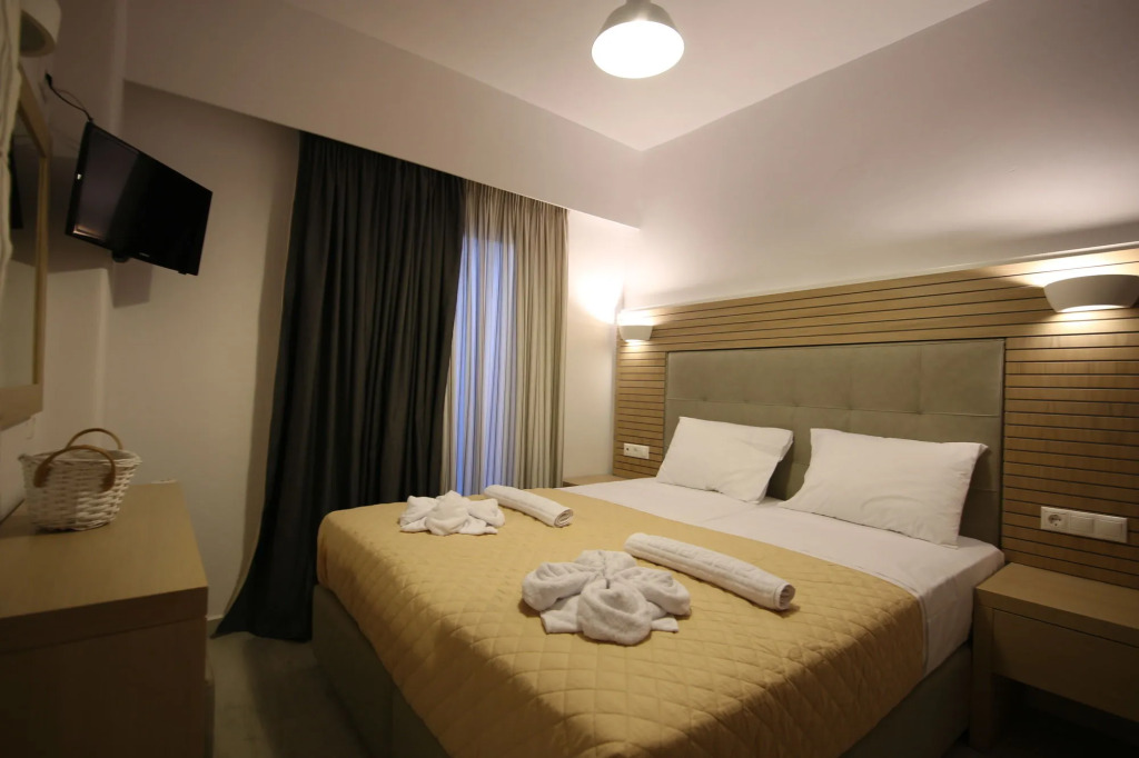 Evi Suites & Villas