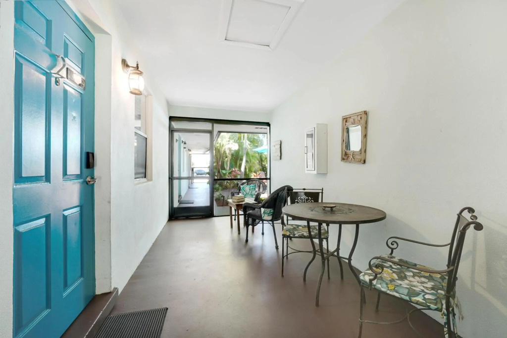21 apartment 1 blk from beach unit 2