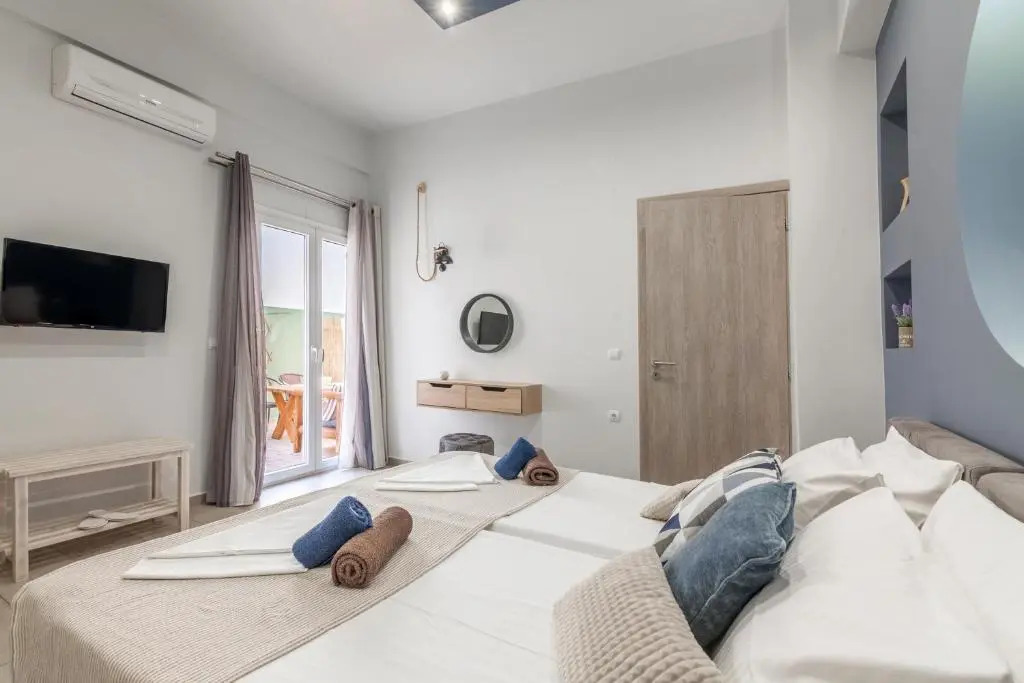 Avra Suites in City center - 50m to Beach