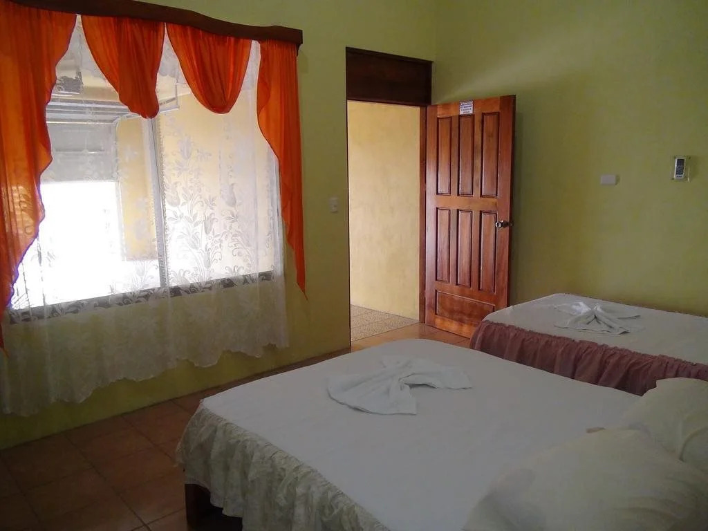 Hotel y Cabinas el Edén Del Este