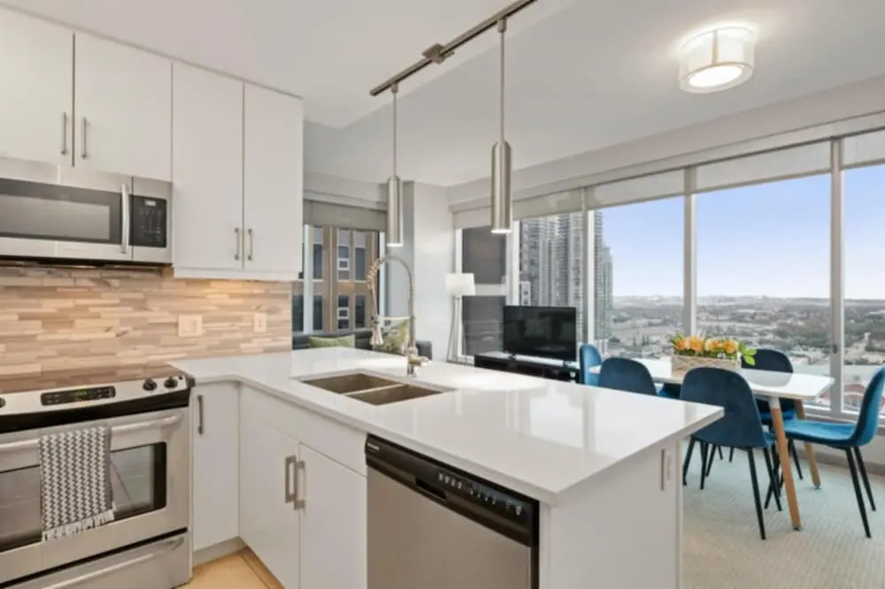 2BR 2BA Stampede and Calgary Tower View Free Park
