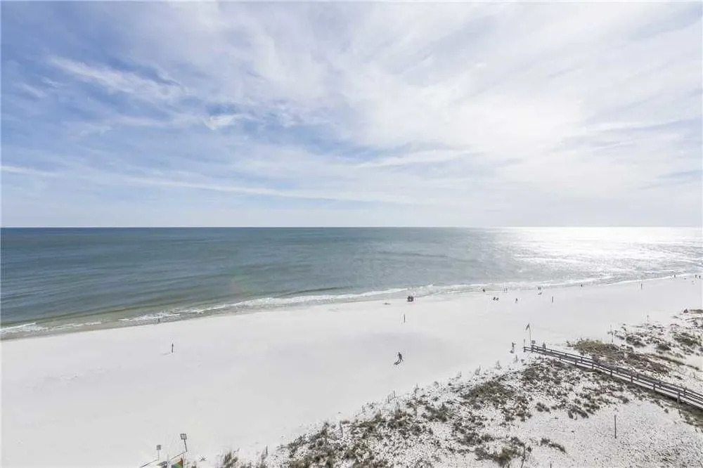 Island Tower 1001 - 3 Br condo by RedAwning