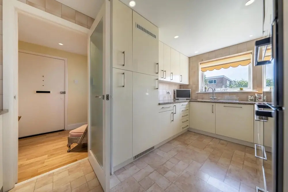 NEW 3BD Flat in the Heart of Bushey