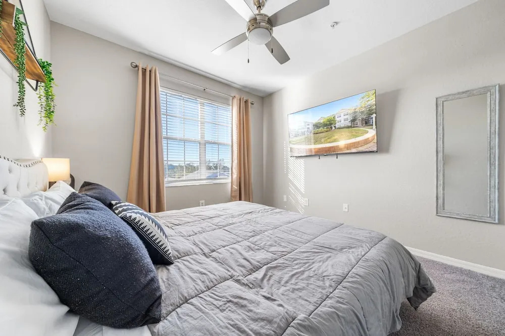 Modern 3BR 2BA Pools Gym Near Airport 5