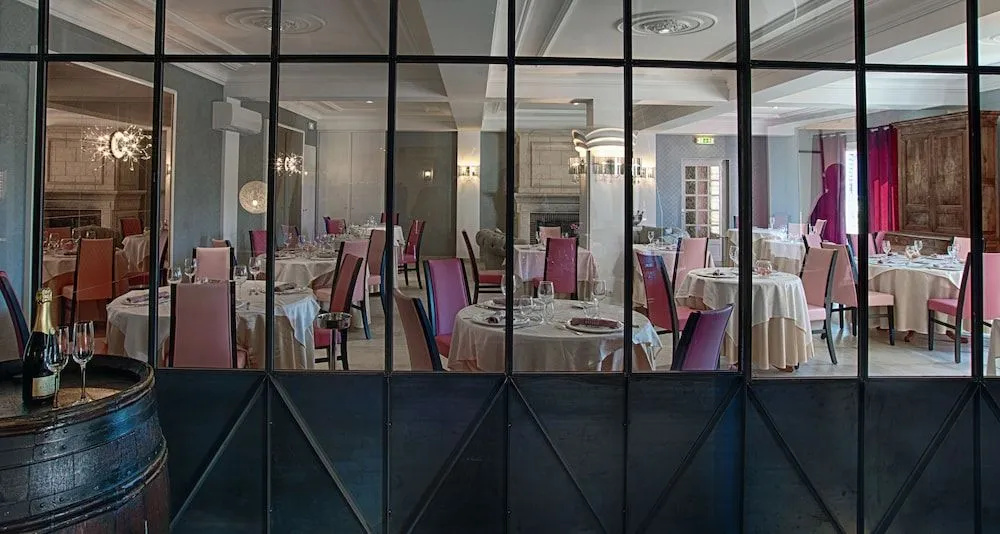 Logis Hôtel Restaurant Aux Maisons