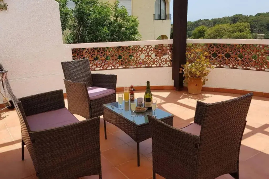 Fabulous refurbished apartment above private villa