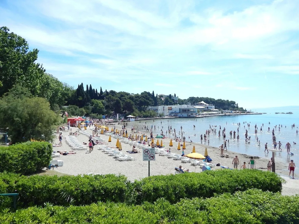 New Modern Fully Furnished Apartment in Center of Split Ideal for 3 Persons