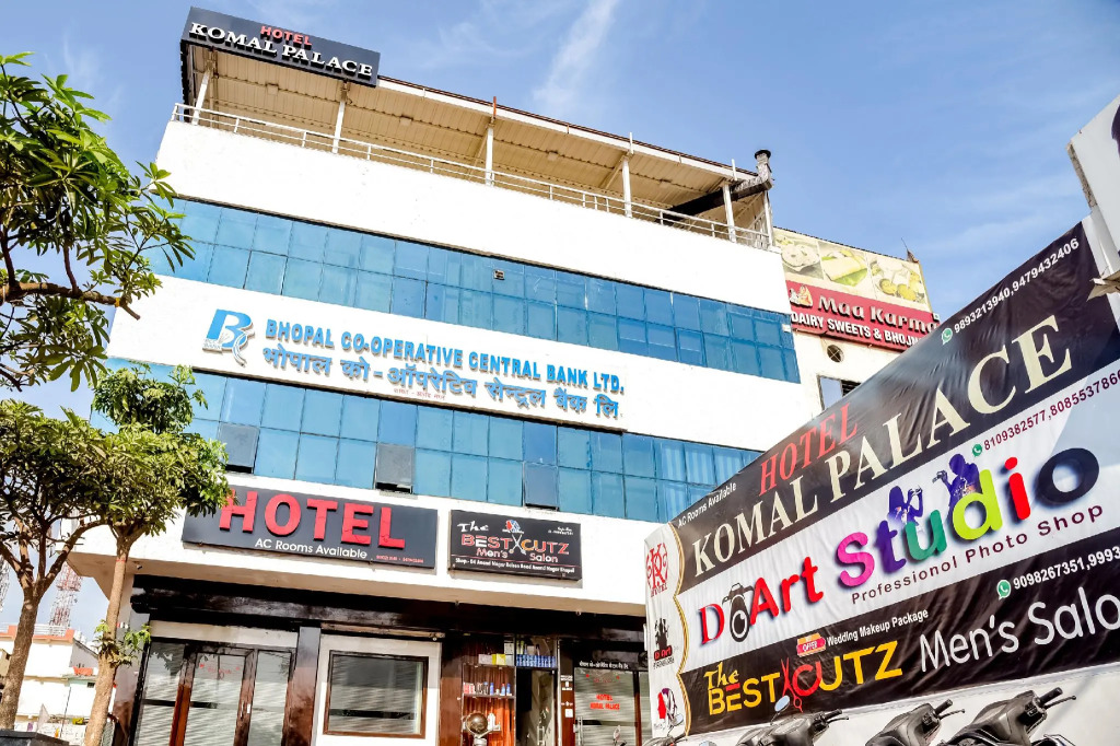 Capital O 71580 Hotel Komal Palace