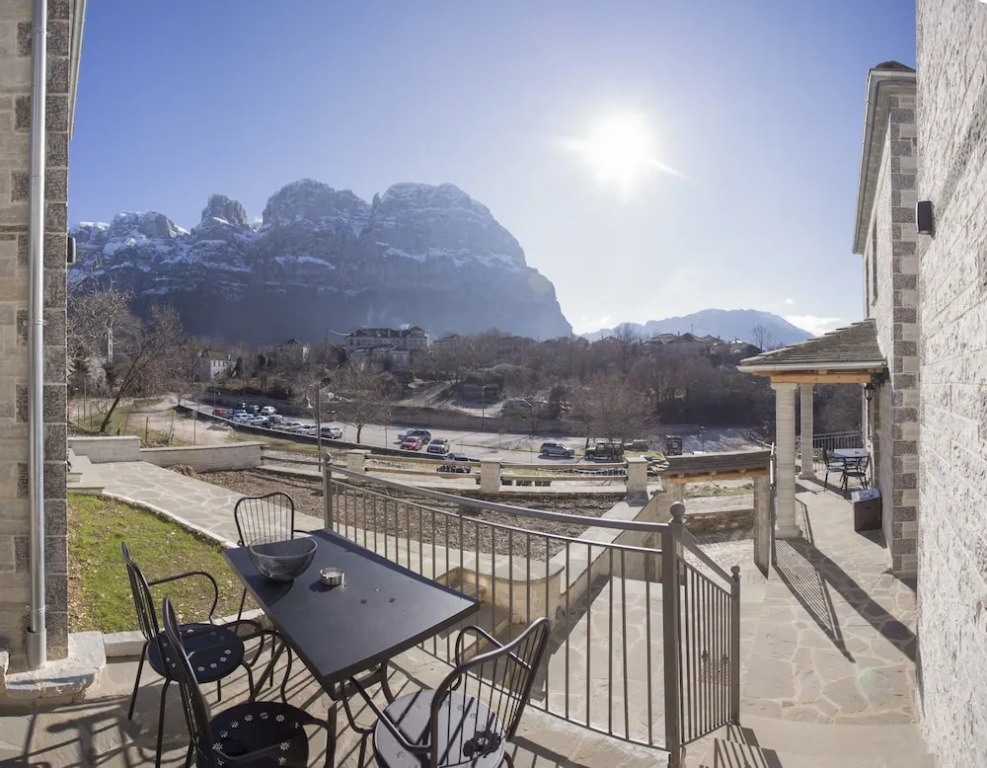 MAKRIS Papigo Luxury suites