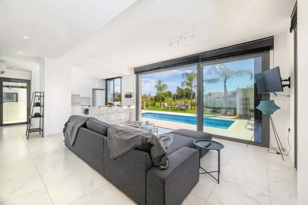 By The Beach - Royal Sapphire Villa